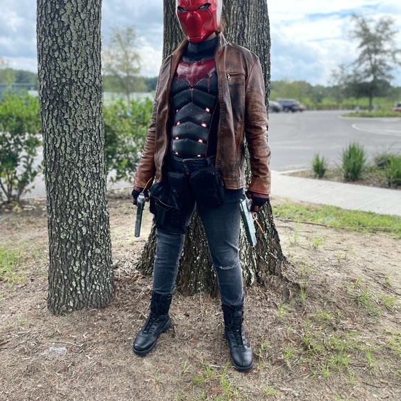 Red Hood Cosplay - Picture 3 of 3
